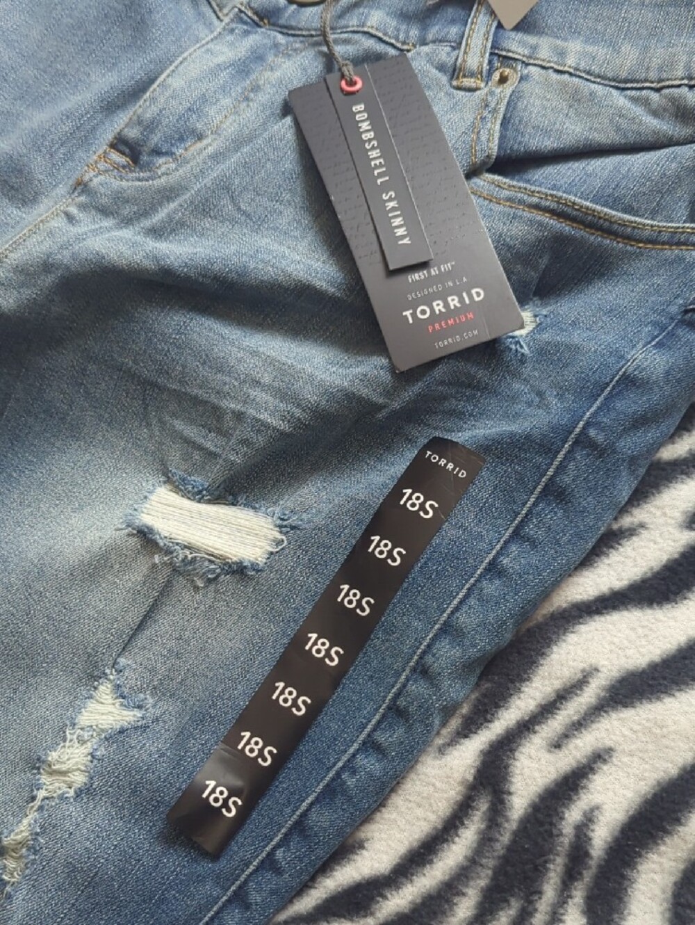 torrid Light Blue Ripped Skinny Jeans - Picture 5 of 7